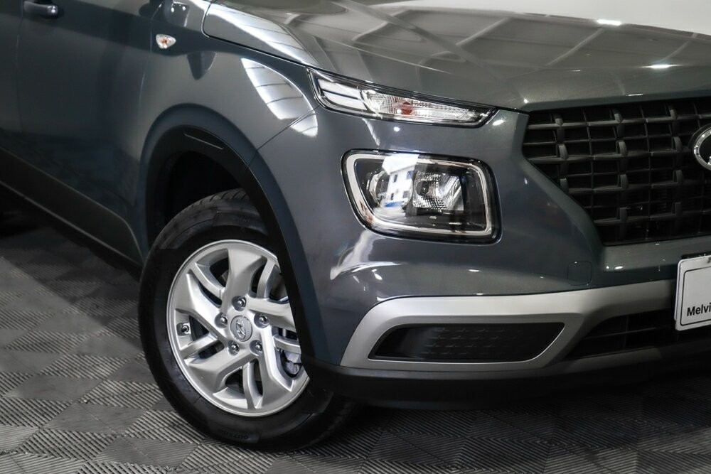 Hyundai Venue image 2