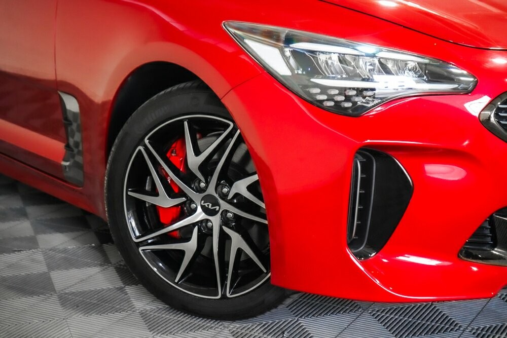 Kia Stinger image 2
