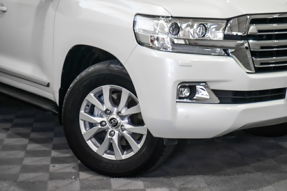 Toyota Landcruiser image 2