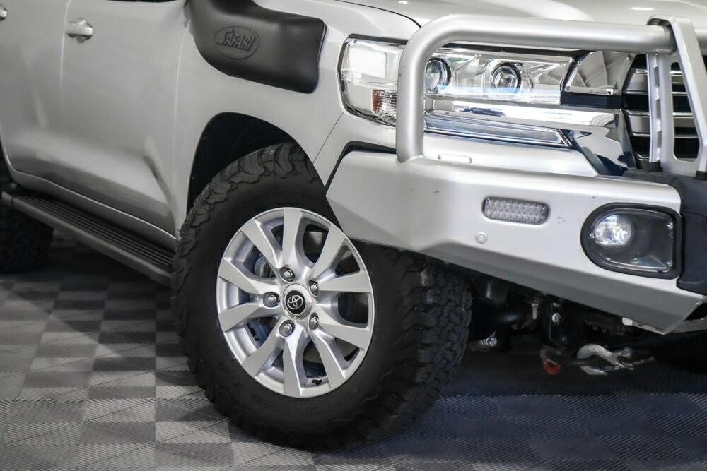 Toyota Landcruiser image 2