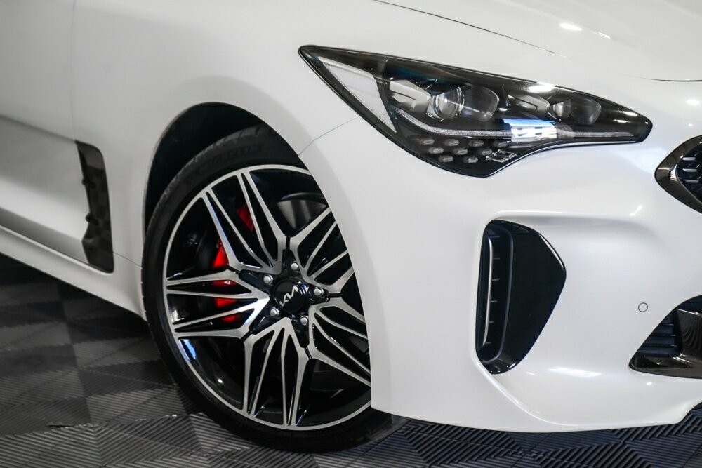 Kia Stinger image 2