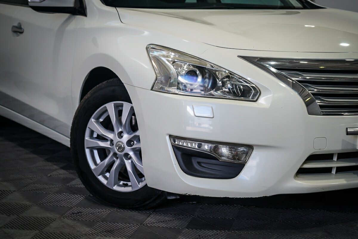 Nissan Altima image 2