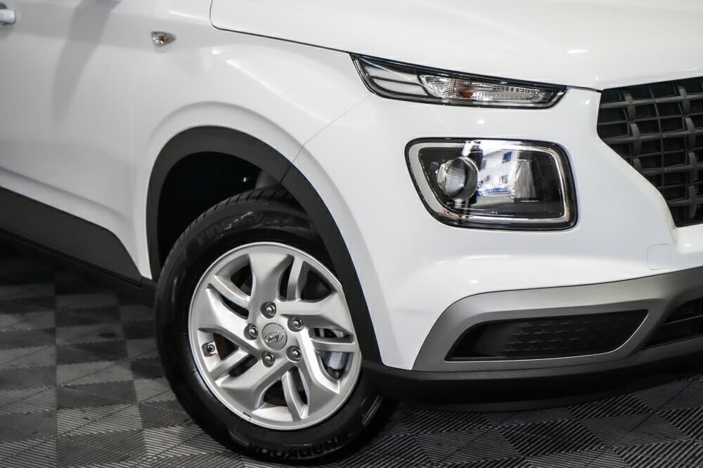 Hyundai Venue image 2