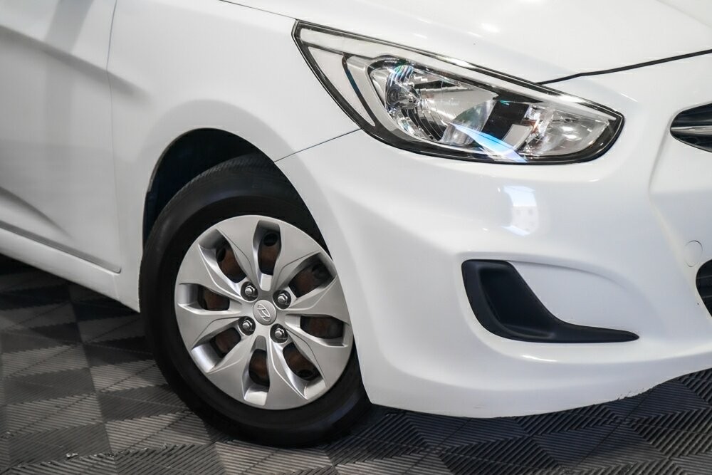 Hyundai Accent image 2