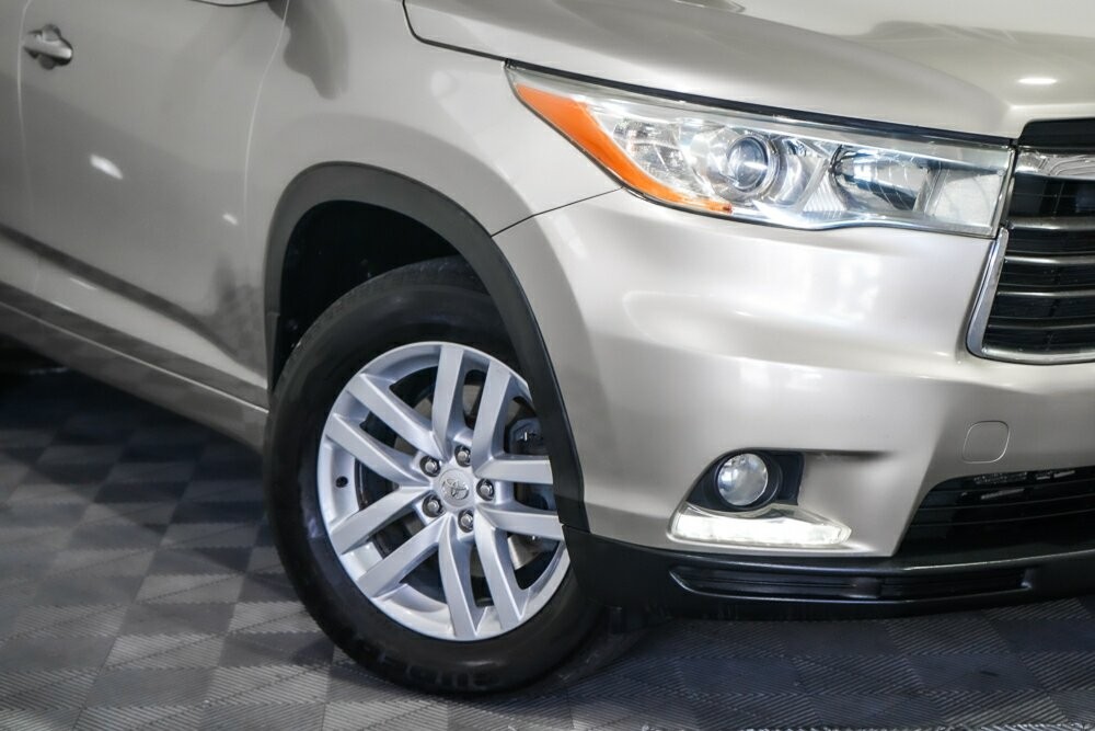 Toyota Kluger image 2