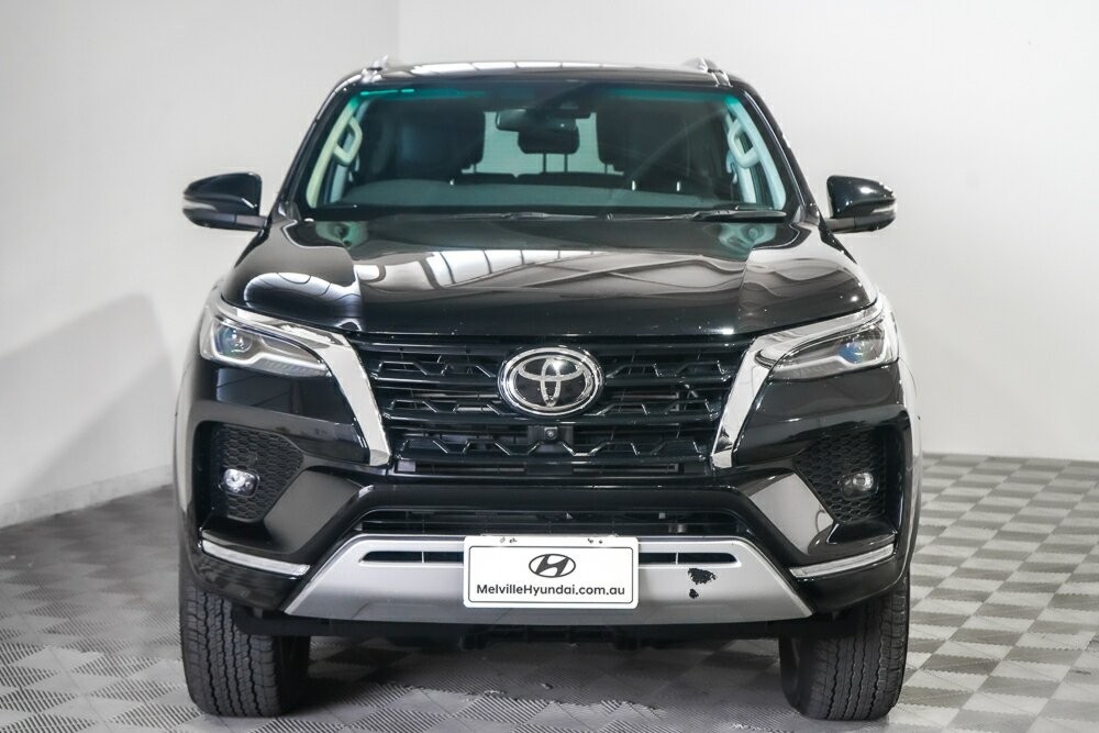 Toyota Fortuner image 3