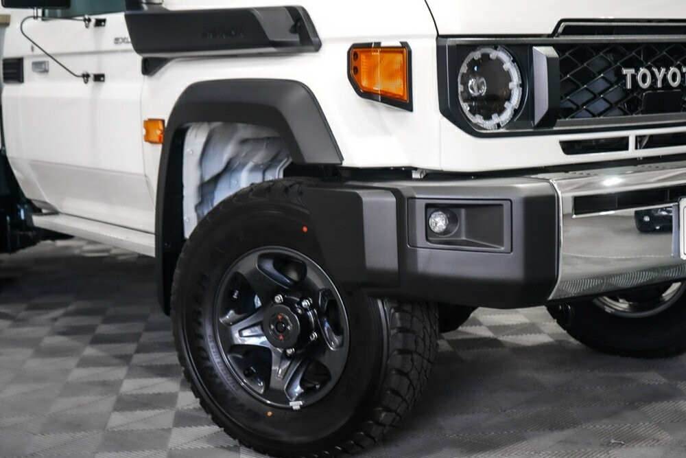 Toyota Landcruiser image 2