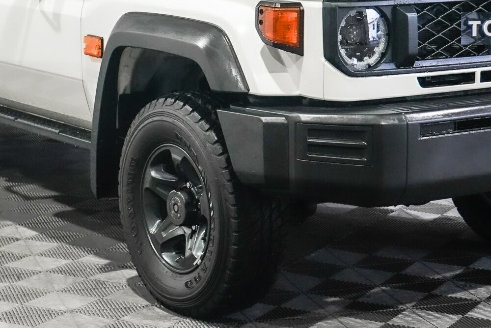 Toyota Landcruiser image 2