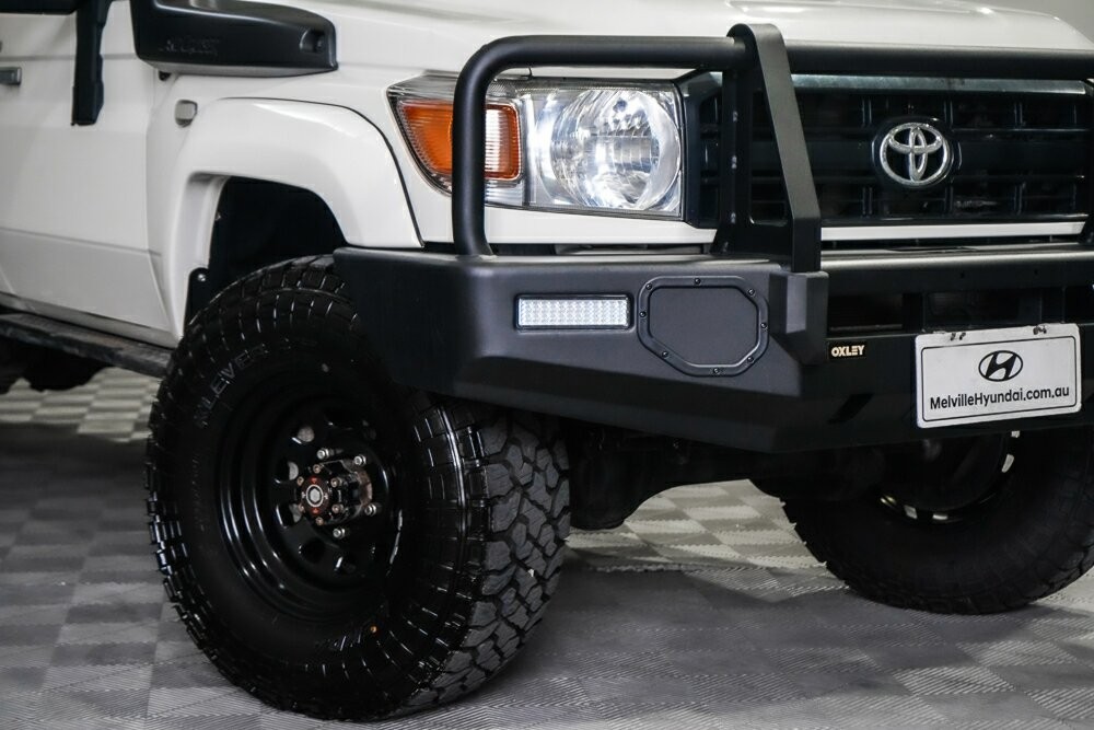 Toyota Landcruiser image 2