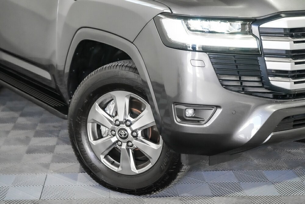 Toyota Landcruiser image 2