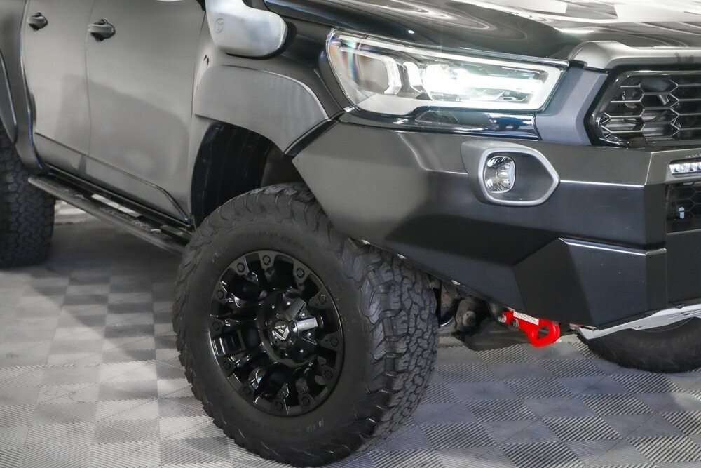 Toyota Hilux image 2