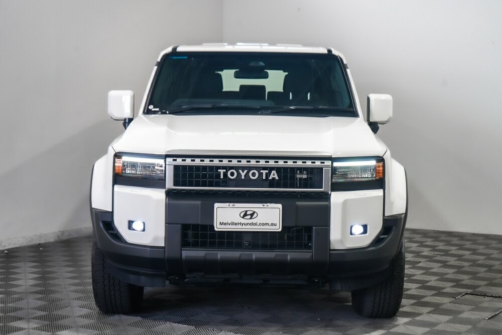 Toyota Landcruiser Prado image 3