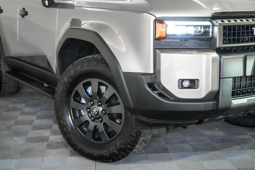 Toyota Landcruiser Prado image 2