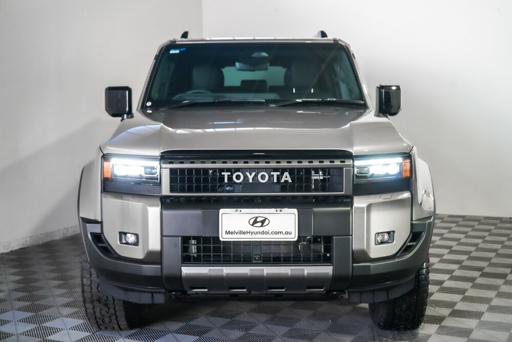 Toyota Landcruiser Prado image 3