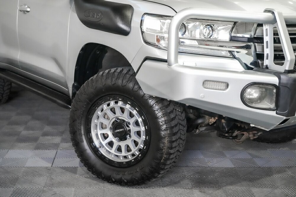 Toyota Landcruiser image 2