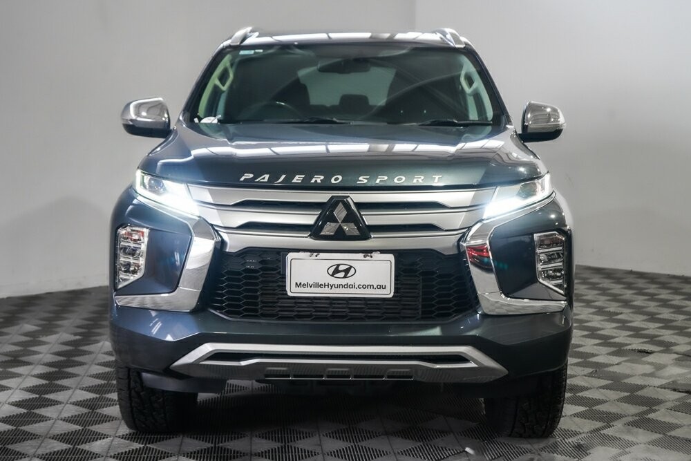 Mitsubishi Pajero Sport image 3