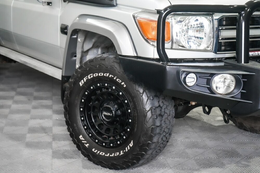 Toyota Landcruiser image 2