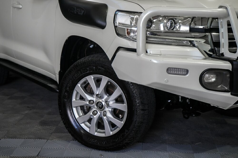 Toyota Landcruiser image 2