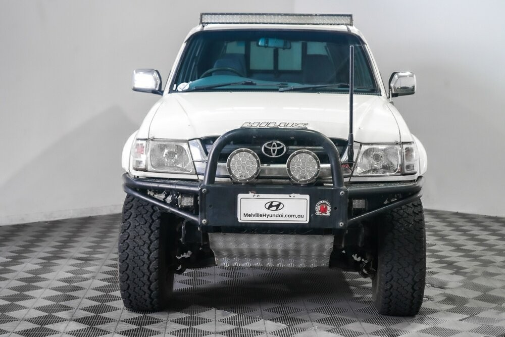 Toyota Hilux image 3