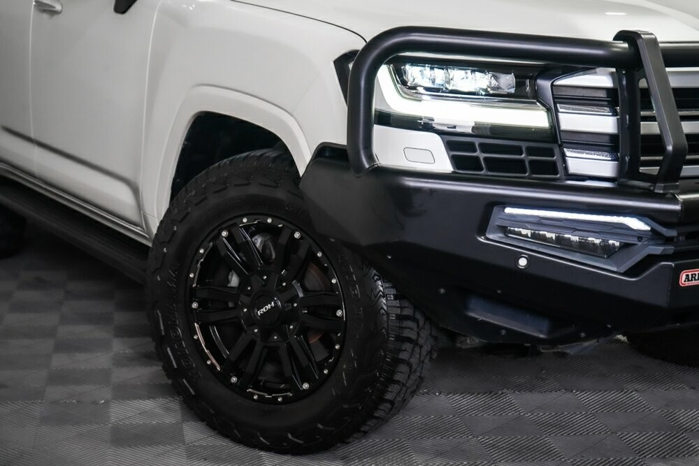 Toyota Landcruiser image 2