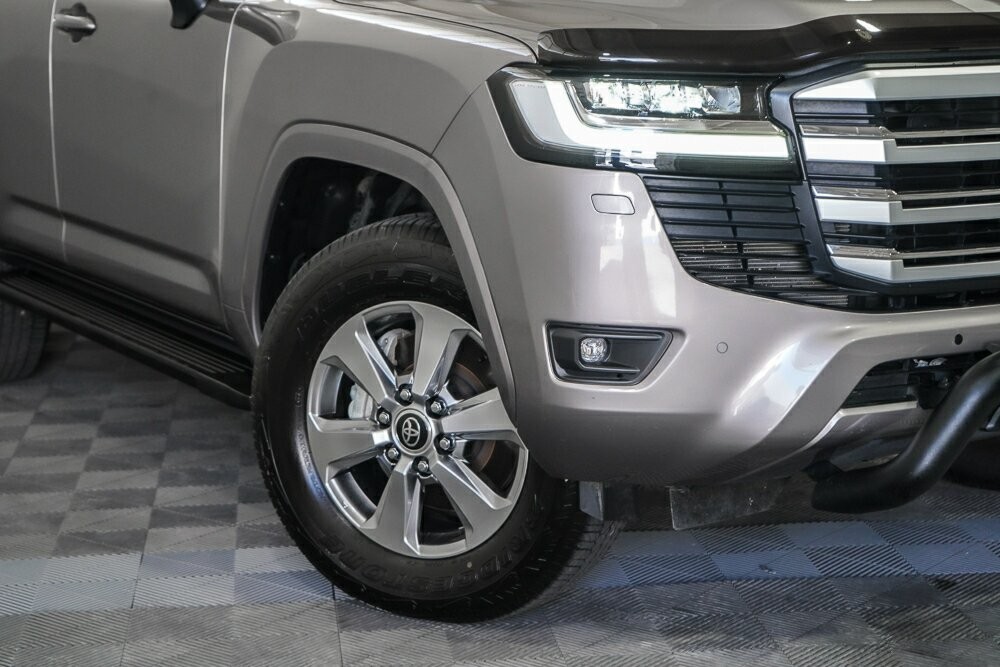 Toyota Landcruiser image 2