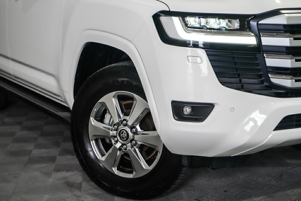 Toyota Landcruiser image 2