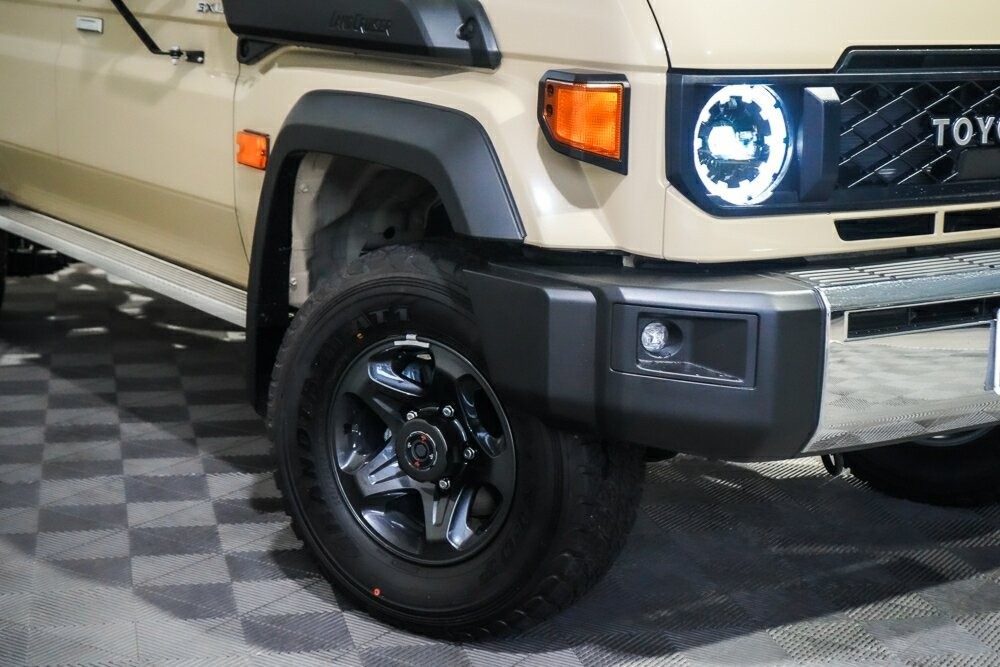 Toyota Landcruiser image 2