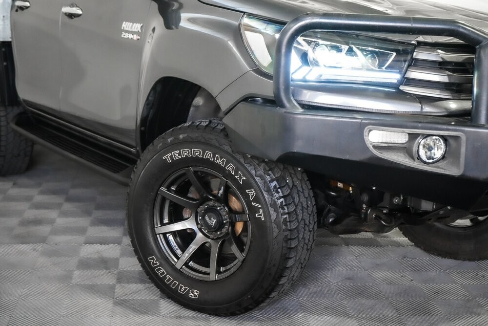 Toyota Hilux image 2