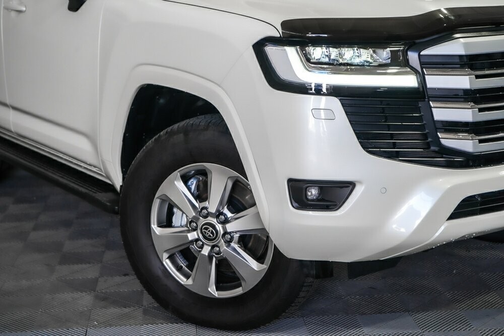 Toyota Landcruiser image 2