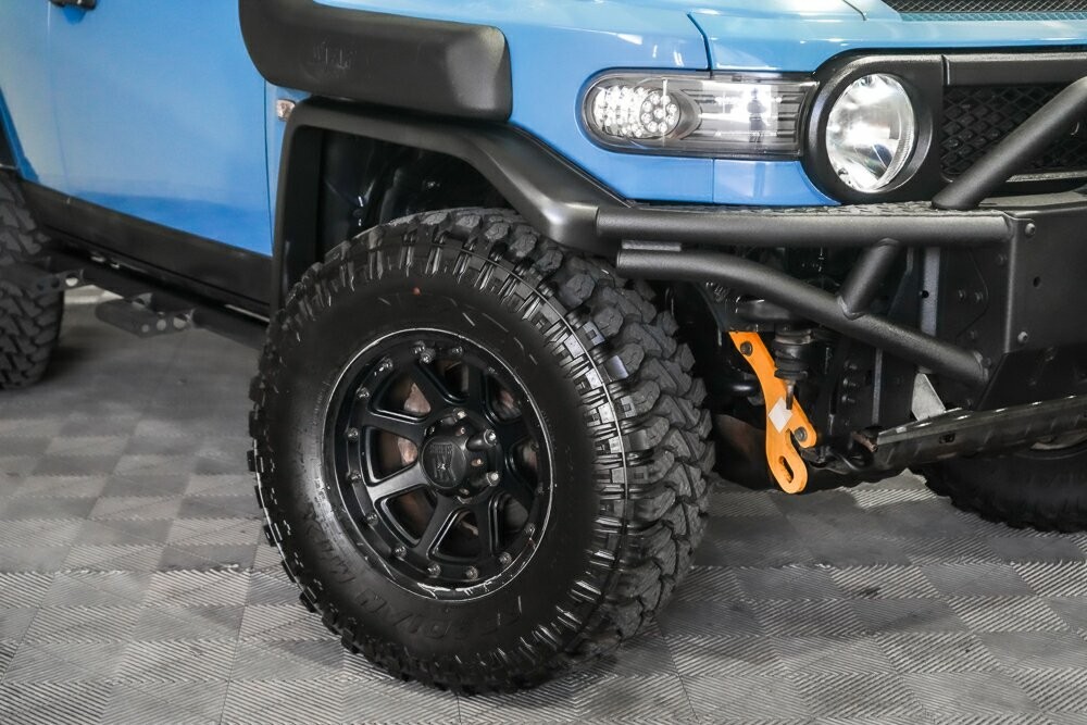 Toyota Fj Cruiser image 2