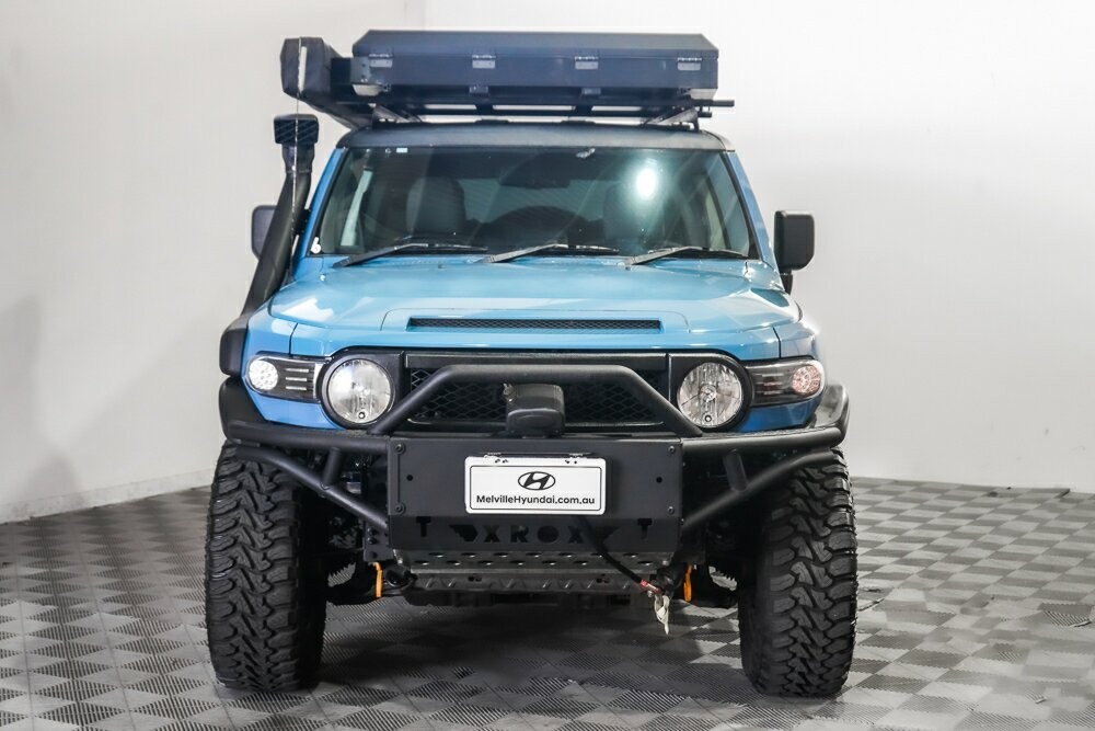 Toyota Fj Cruiser image 3