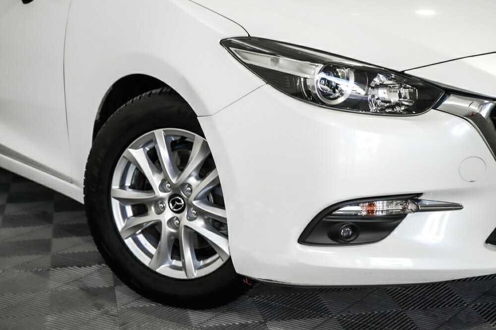 Mazda 3 image 2