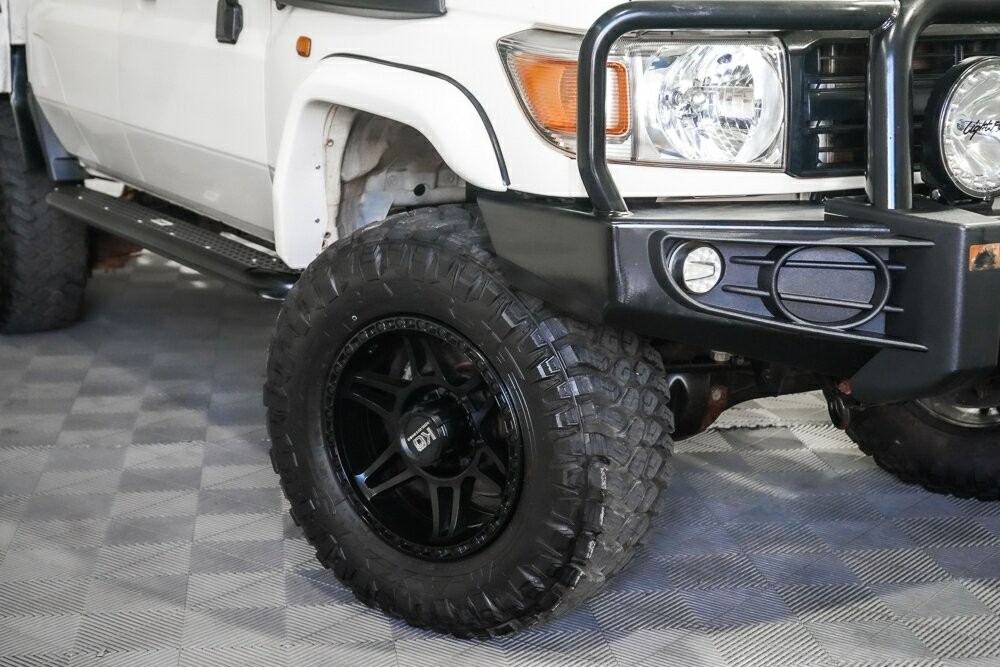 Toyota Landcruiser image 2