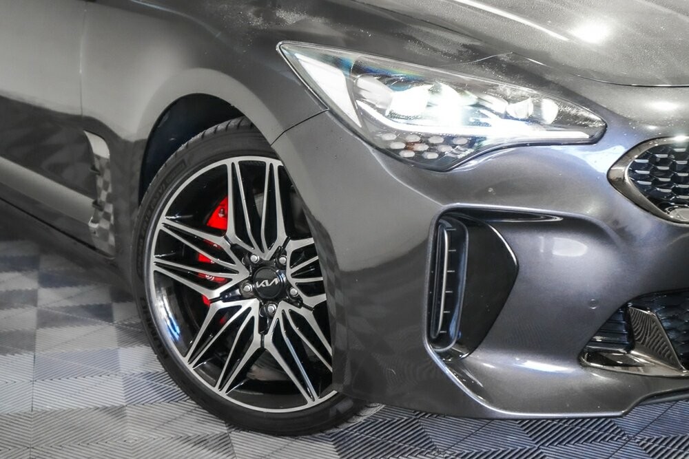 Kia Stinger image 2