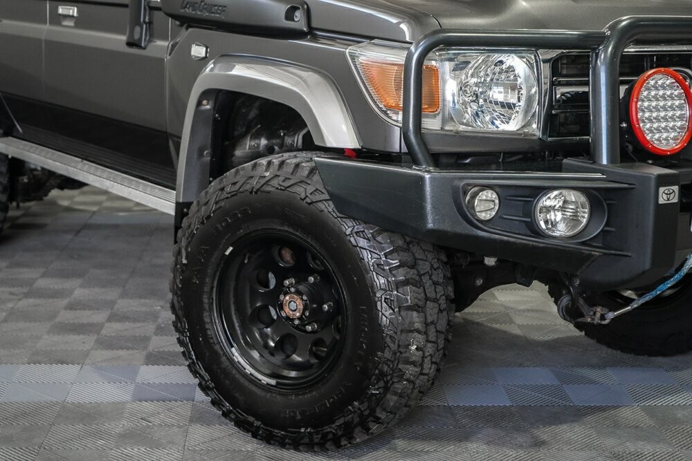 Toyota Landcruiser image 2