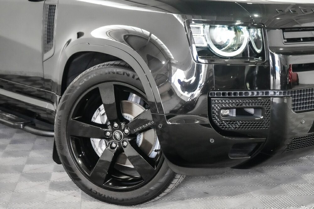 Land Rover Defender image 2