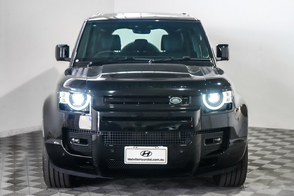 Land Rover Defender image 3