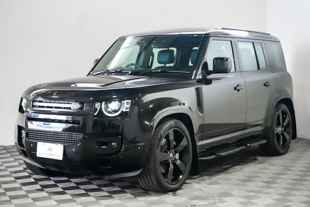 Land Rover Defender image 4