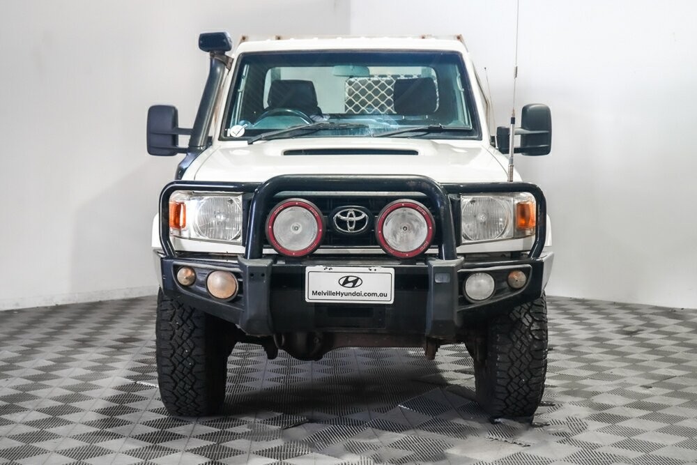 Toyota Landcruiser image 2