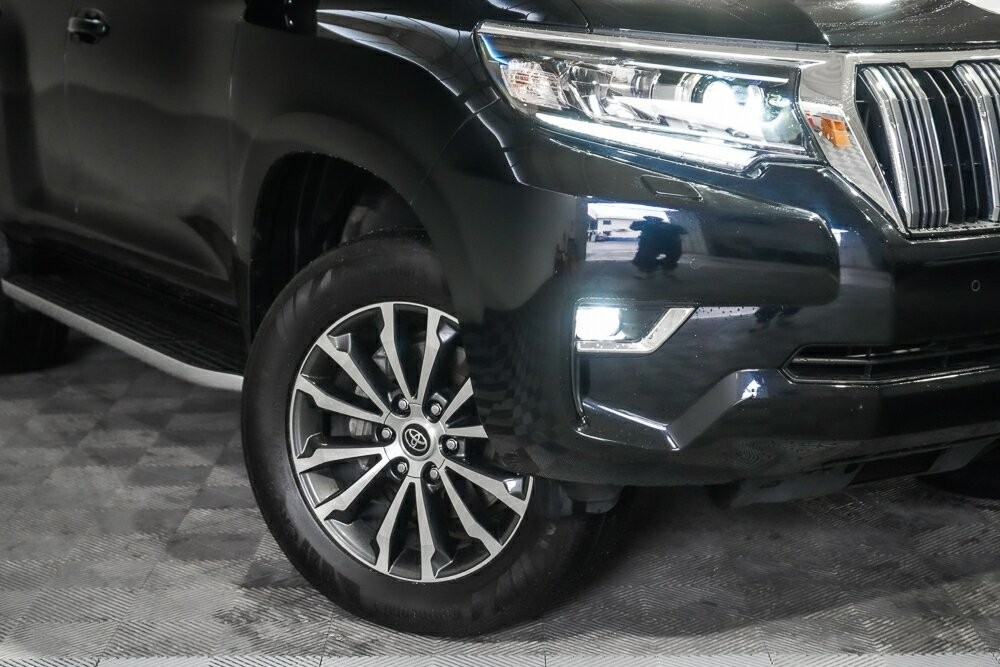 Toyota Landcruiser Prado image 2