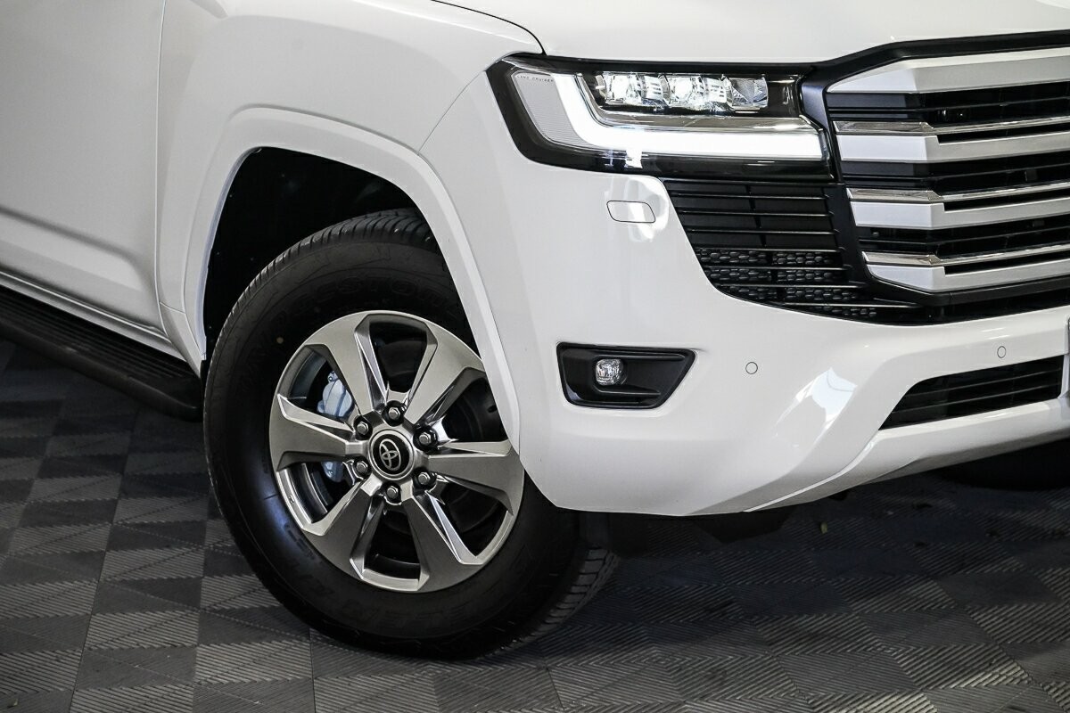 Toyota Landcruiser image 2