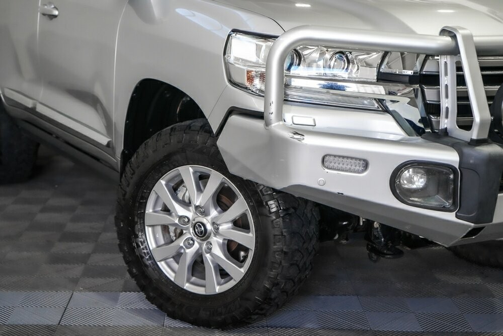 Toyota Landcruiser image 2