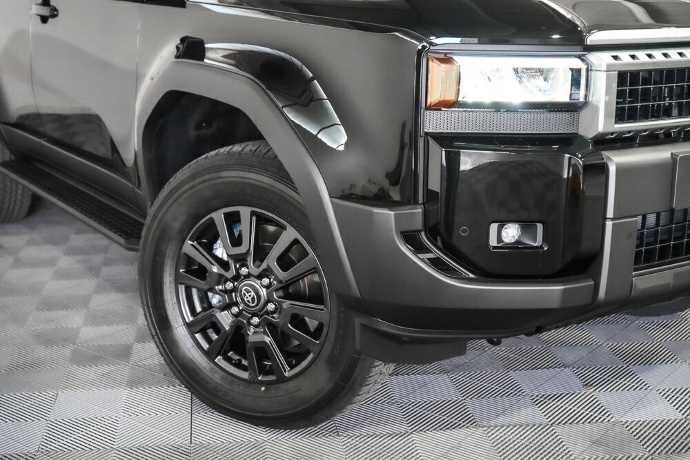 Toyota Landcruiser Prado image 2