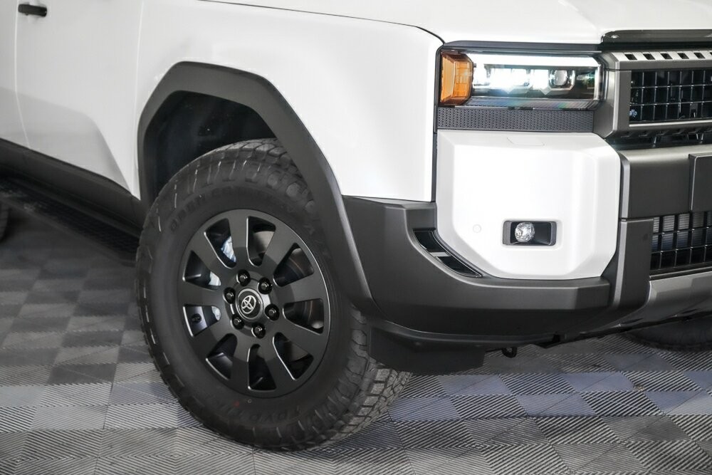 Toyota Landcruiser Prado image 2