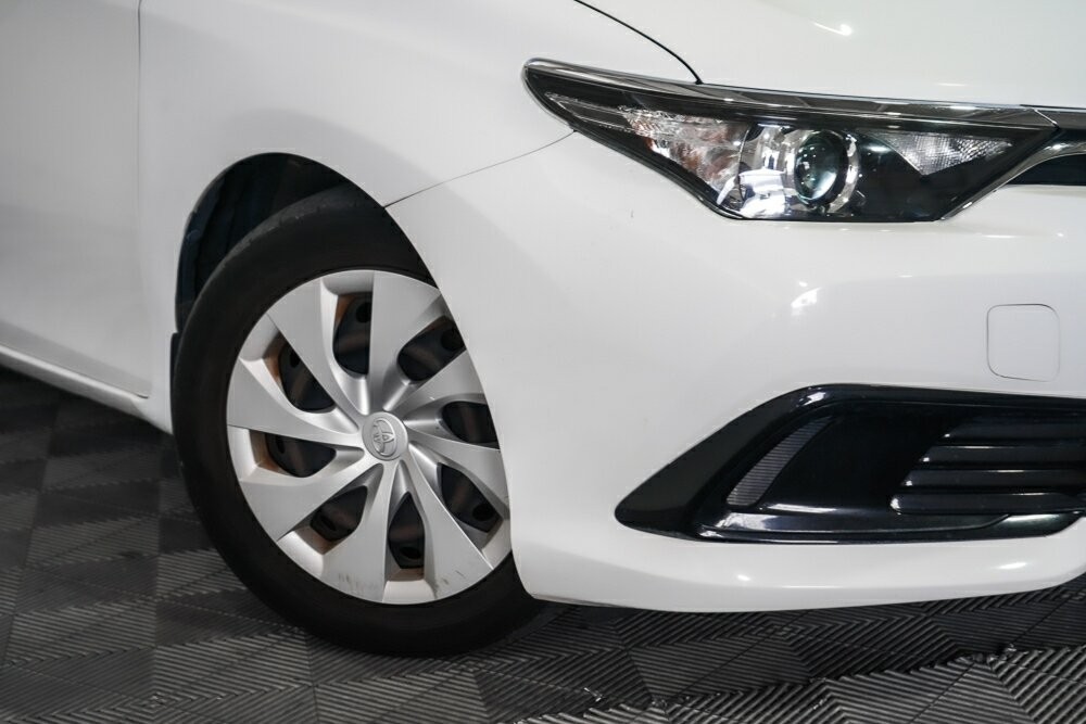 Toyota Corolla image 2