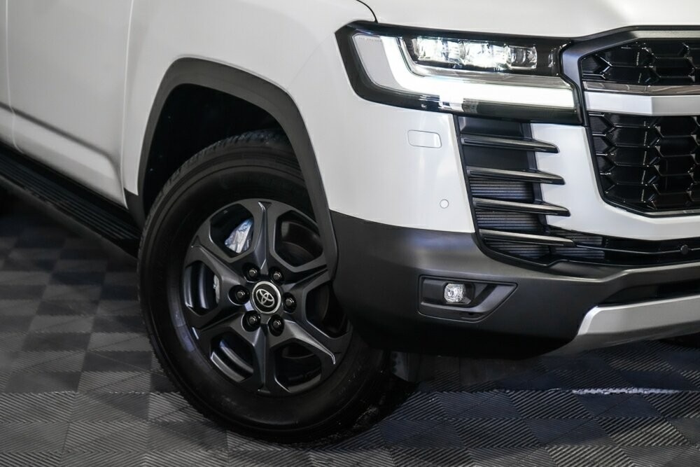 Toyota Landcruiser image 2