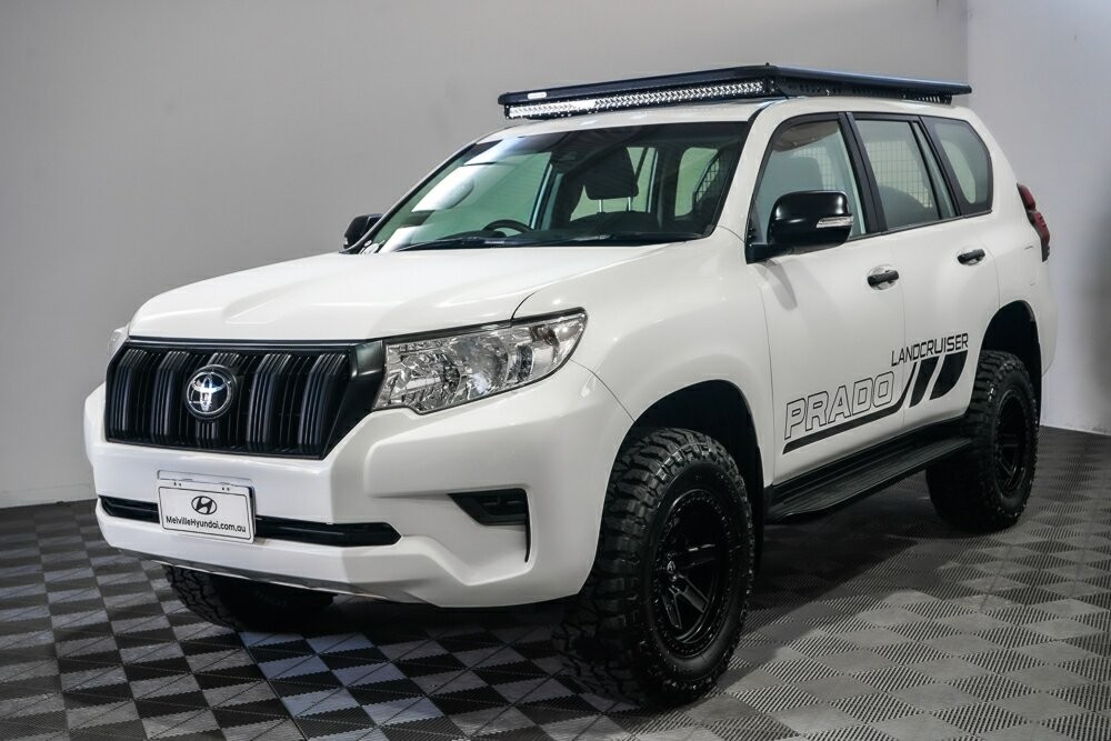 Toyota Landcruiser Prado image 4