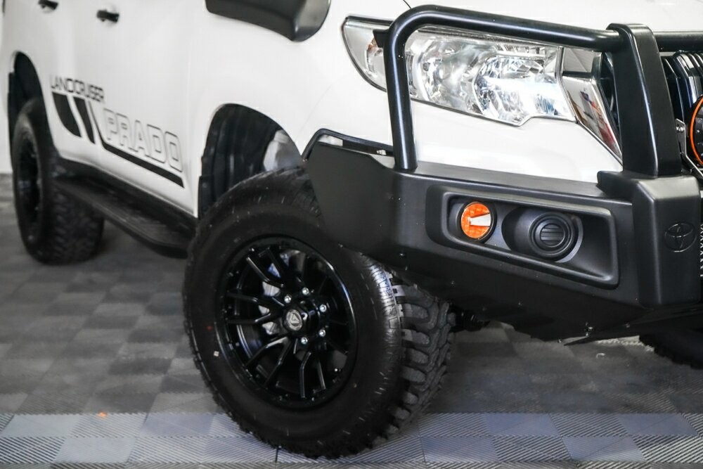Toyota Landcruiser Prado image 2