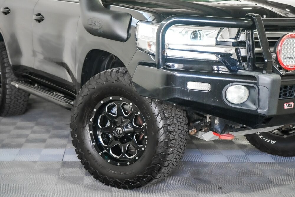 Toyota Landcruiser image 2