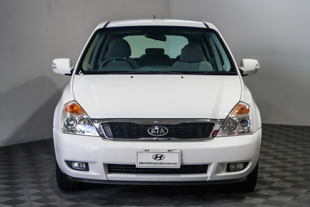 Kia Grand Carnival image 3